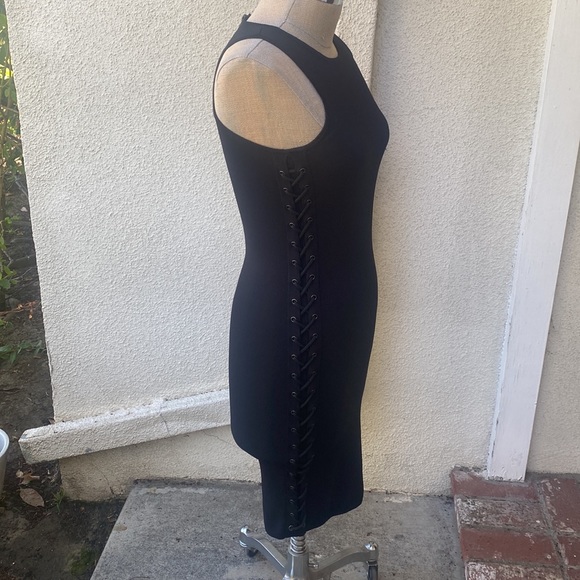 John + Jenn from Bloomingdale’s gorgeous dress laced up on one side. Stunning - Picture 5 of 15